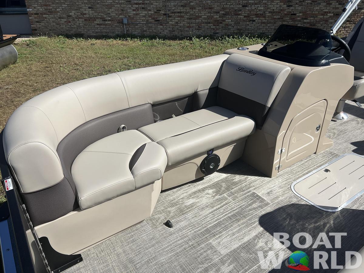 2026 Bentley Pontoons Legacy 223 Swingback Tritoon & Honda 4-Stroke EFI