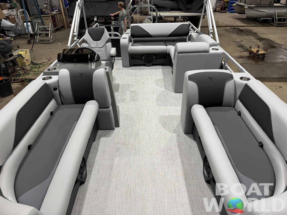 2026 Tahoe Sport VRB 2385 Swingback & 4-Stroke $34995