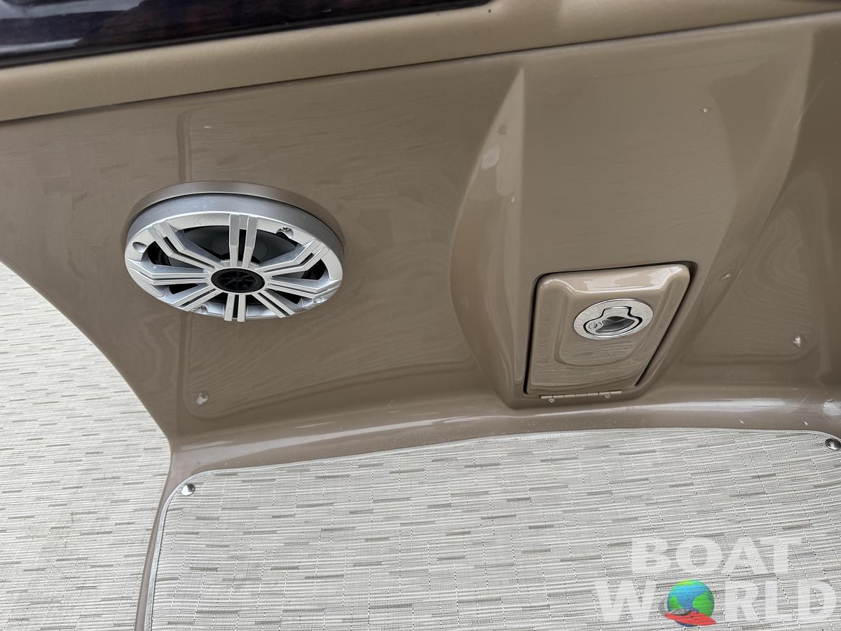 Used 2016 Bennington 2250 GSR Pontoon