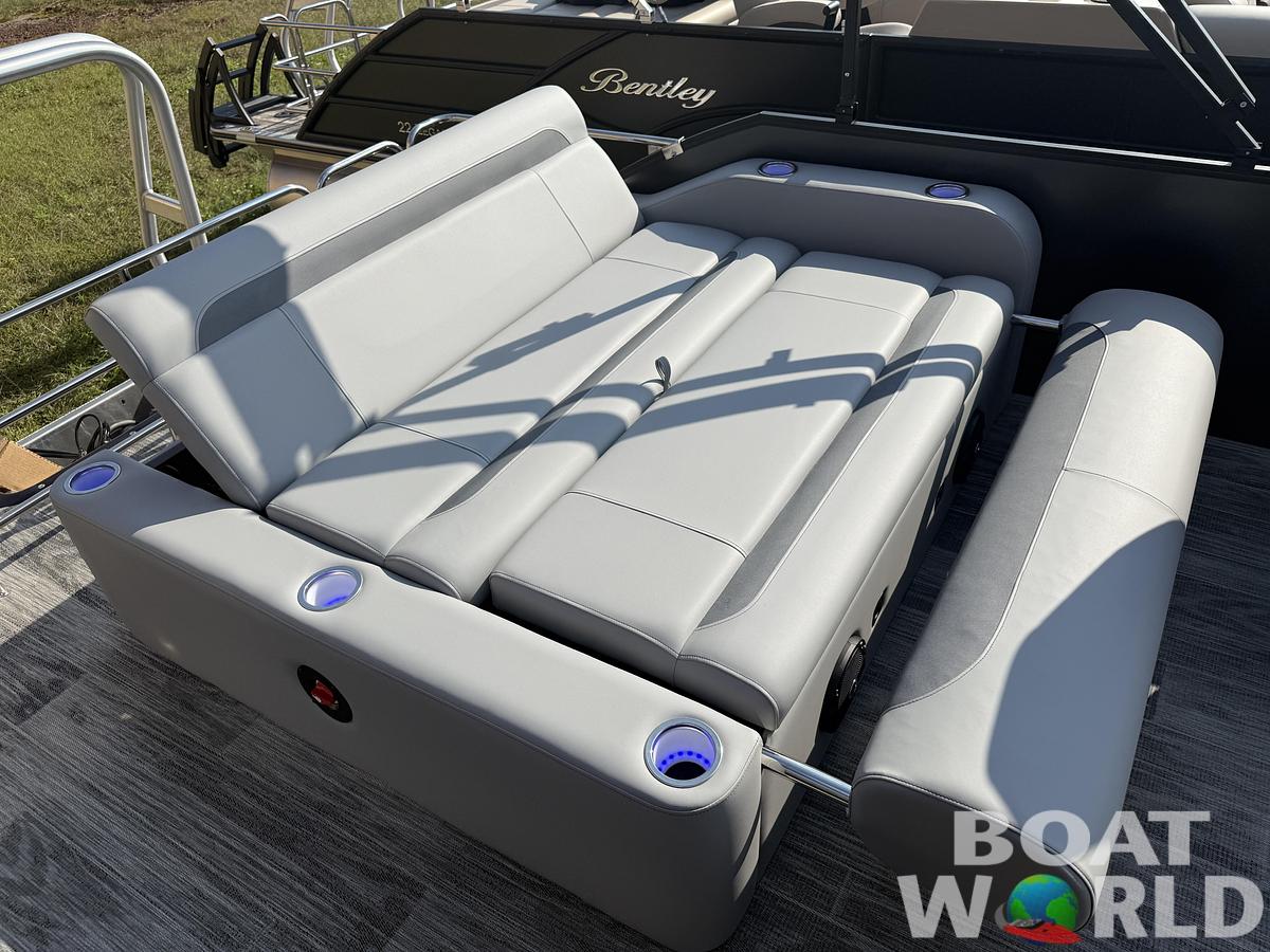 2026 Bentley Pontoons Legacy 223 Swingback Tritoon & Honda 4-Stroke EFI