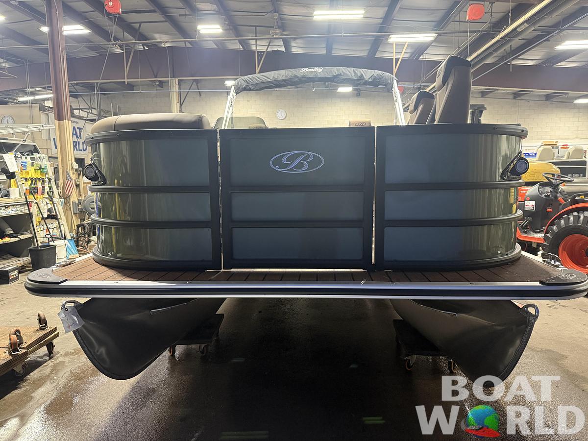 2026 Bentley Pontoons Legacy 220 Navigator DL Quad Lounge 