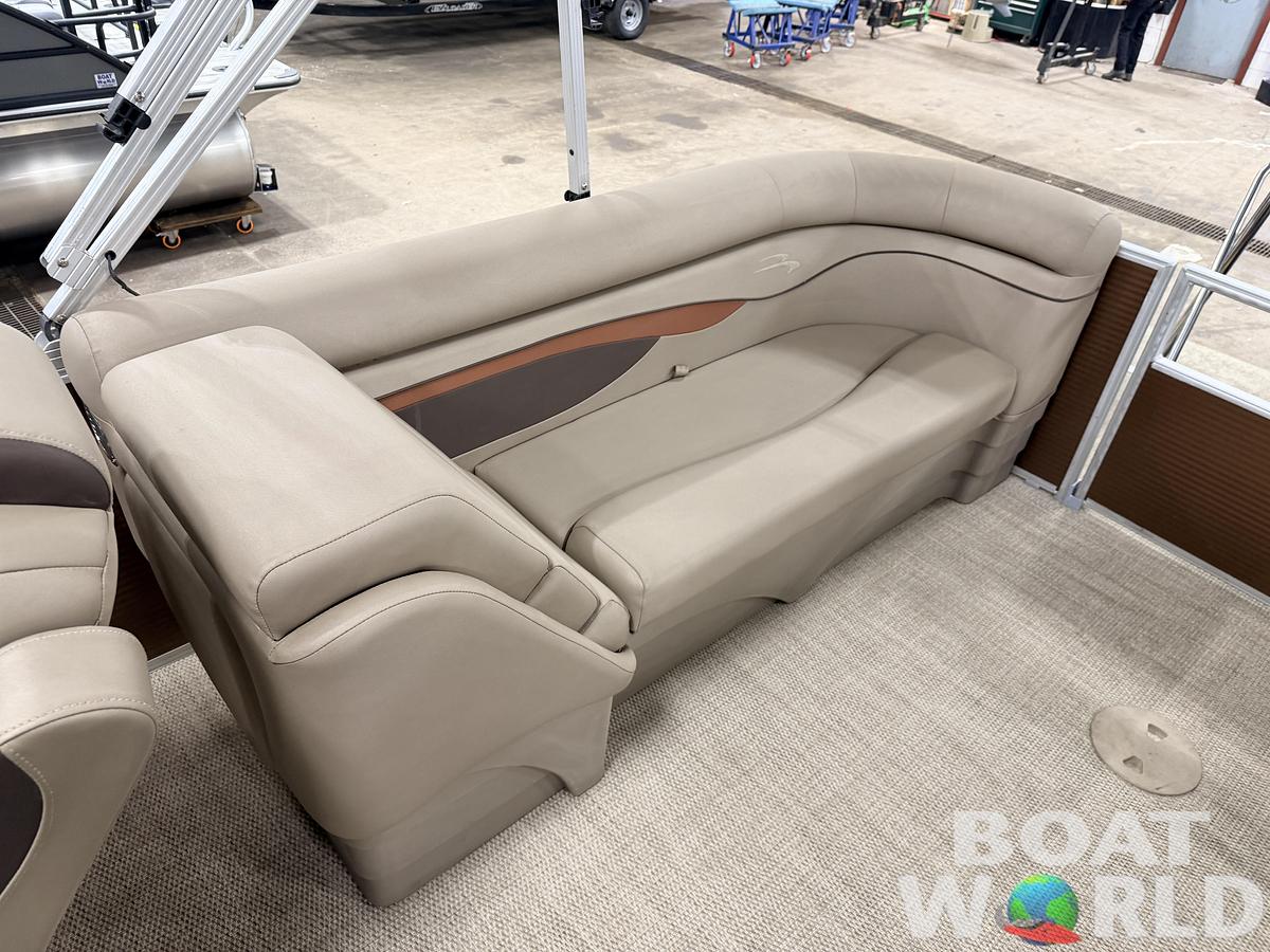Used 2020 Bennington 22S Quad Lounge Pontoon