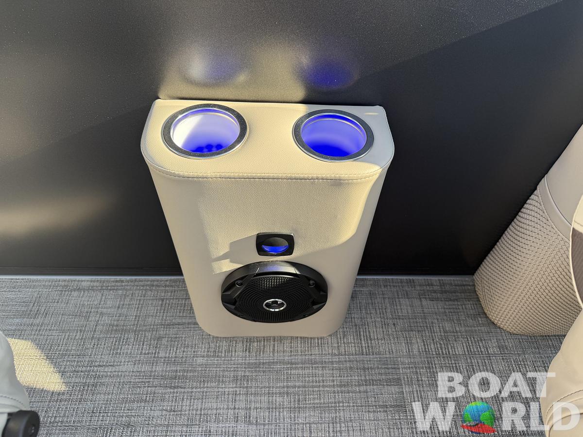 2026 Bentley Pontoons Legacy 223 Navigator DL Quad Lounge Tritoon & Honda 4-Stroke EFI