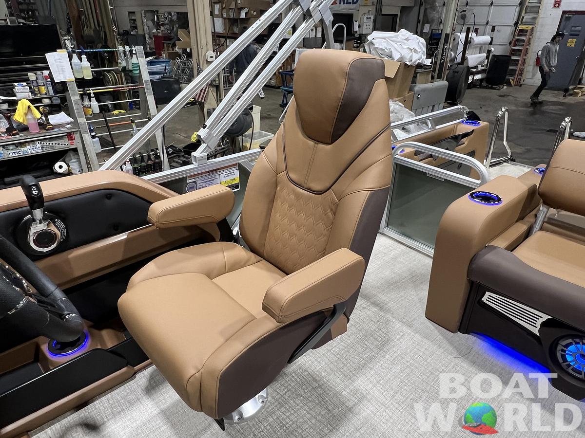 2026 Tahoe Pontoons LTZ 2385 Swingback (VRB) Tritoon