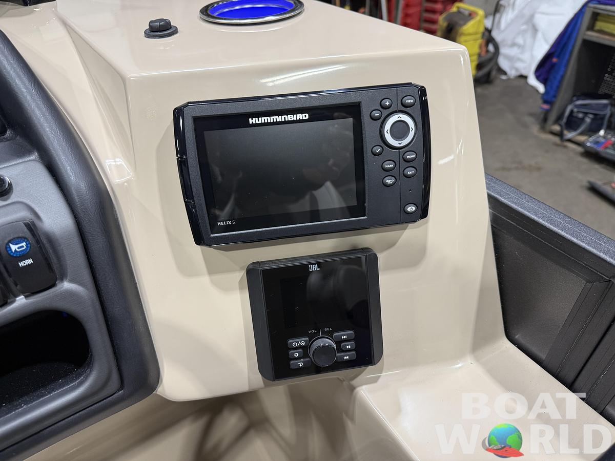 2026 Bentley Pontoons Legacy 223 Navigator Quad Lounge Tritoon