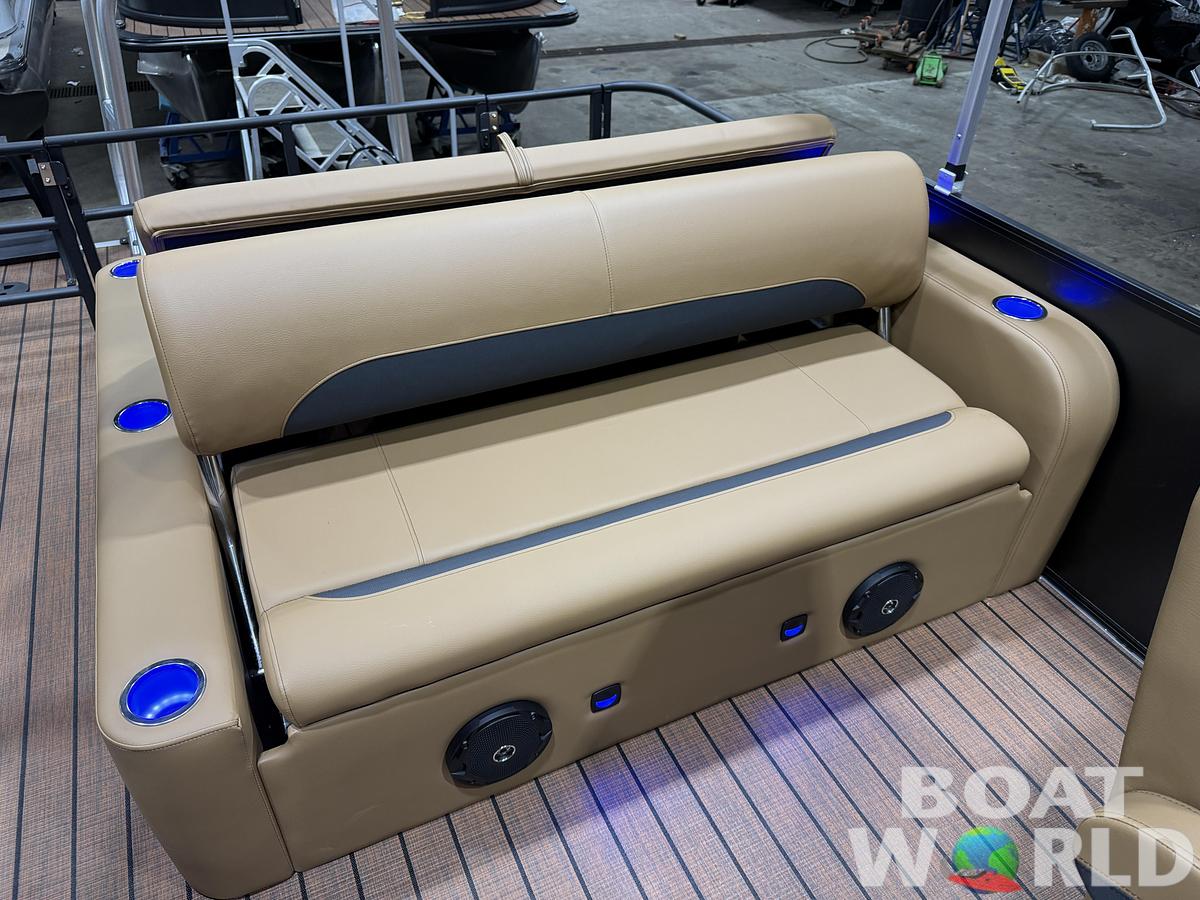 2026 Bentley Legacy 300hp Swingback 243 Tritoon $68995