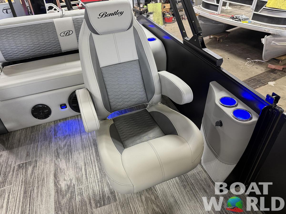 2026 Bentley Pontoons Elite 223 Swingback Tritoon