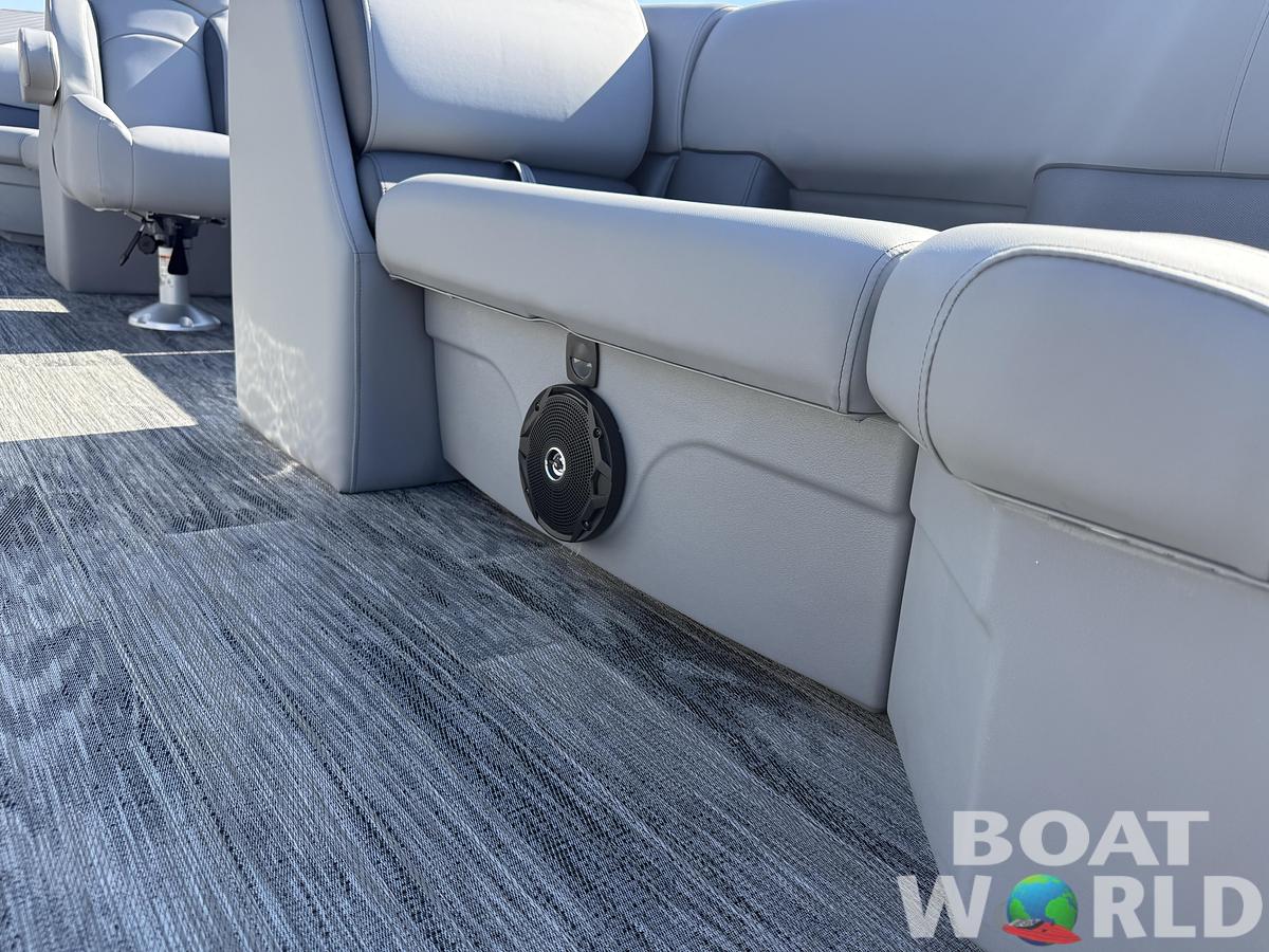 2026 Bentley Pontoons Legacy 220 Navigator Quad Lounge 
