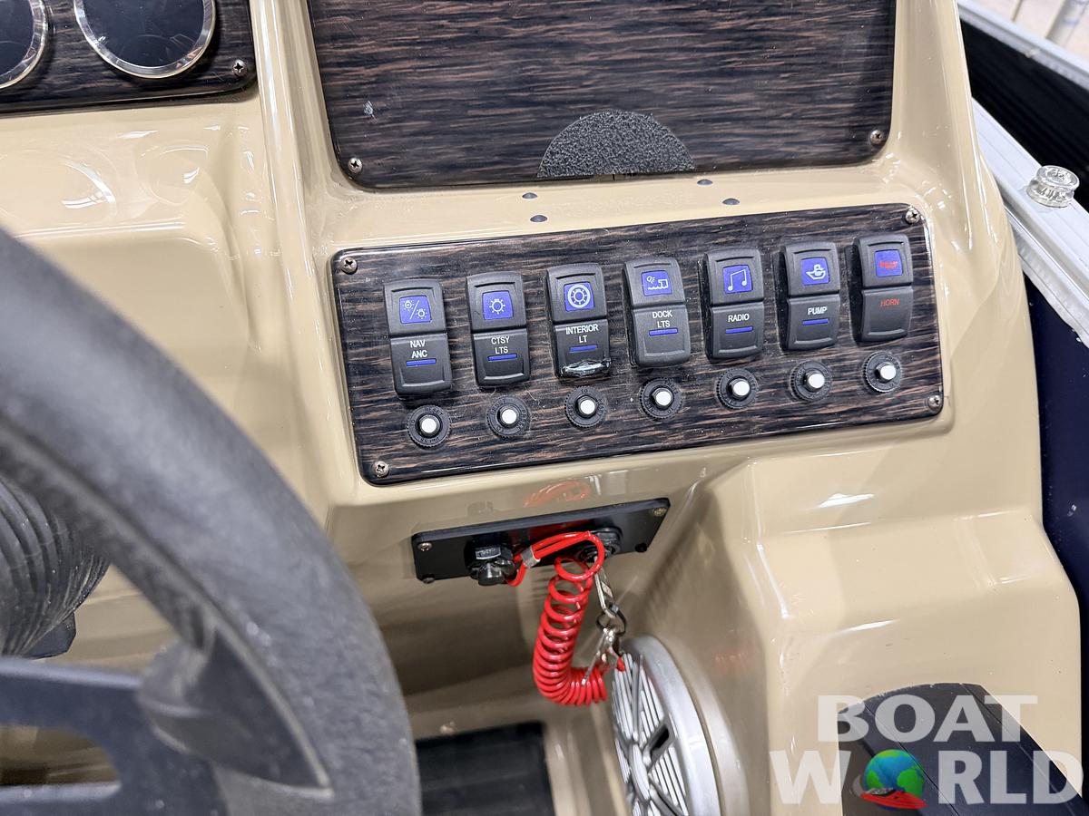 Used 2022 Sylvan  Mirage 820 Fish & Cruise