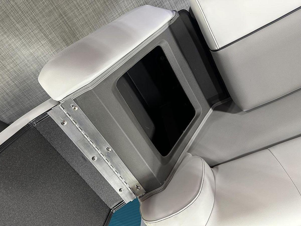 2025 Princecraft Vectra 23 RL Swingback Lounge Pontoon & Mercury 4-Stroke EFI