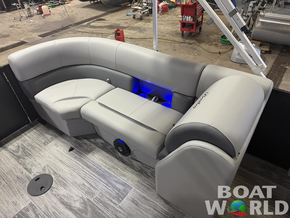 2026 Bentley Pontoons Legacy 220 Navigator DL Quad Lounge