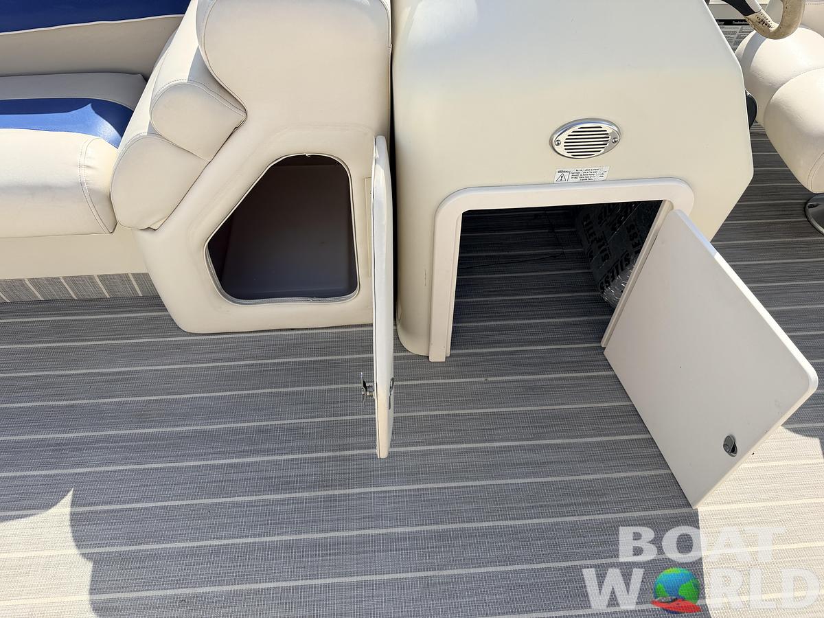 Used 2000 Bennington 2275 LX & 50HP Mercury 4Stroke -$12,995