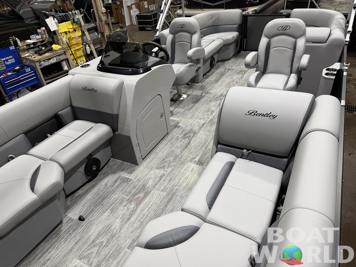 2026 Bentley Pontoons Legacy 220 Navigator Quad Lounge