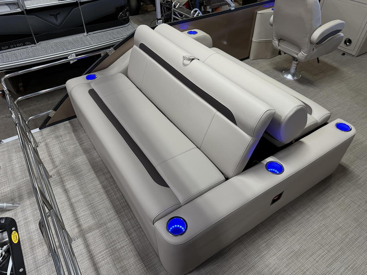 2025 Bentley Pontoons Legacy 223 Swingback Tritoon & Honda 4-Stroke EFI