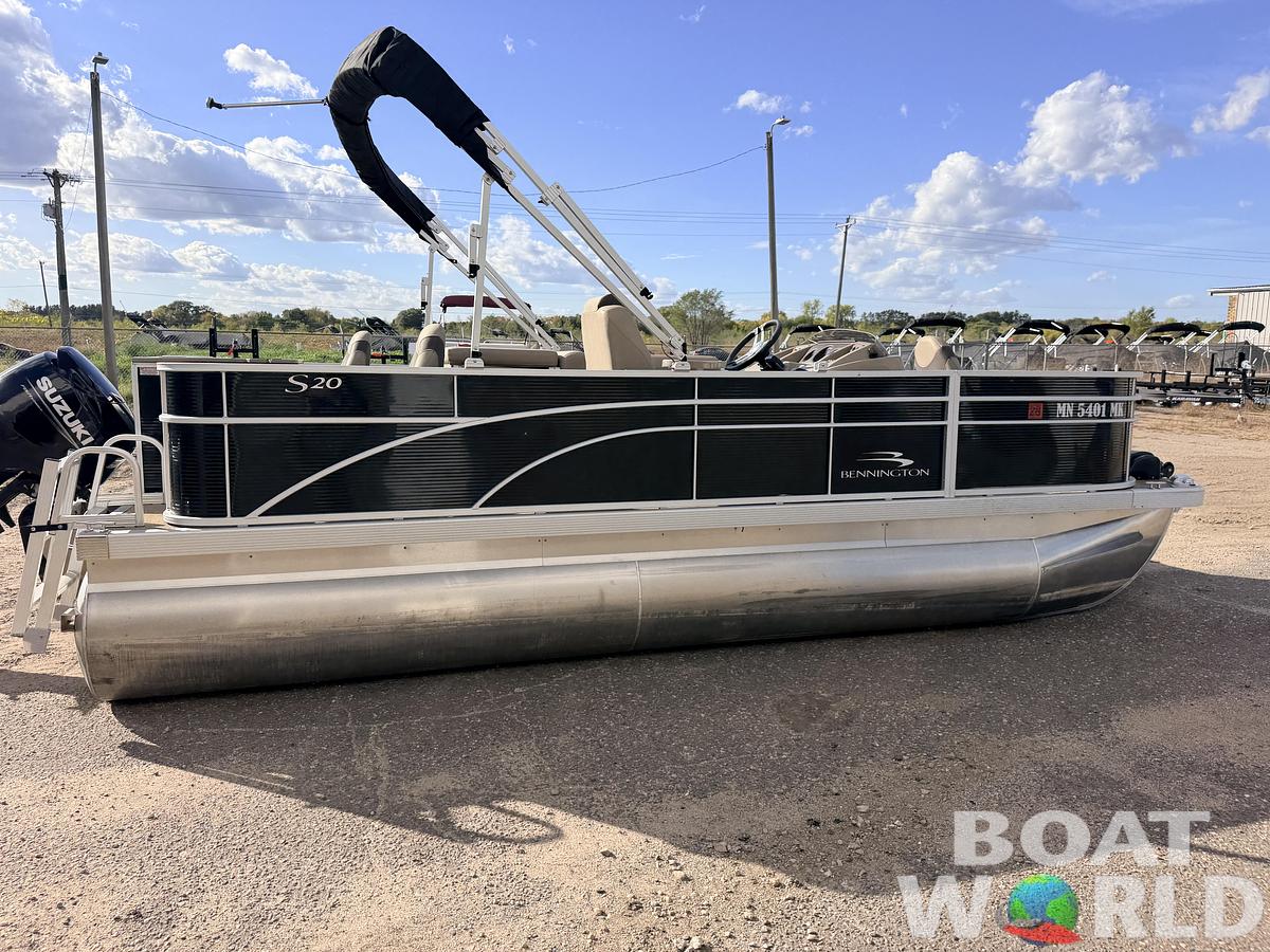 Used 2023 Bennington S20 F & 70HP Suzuki 4Stroke -$27,995