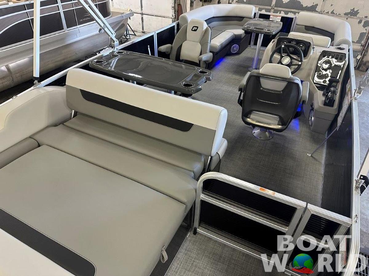 2025 Princecraft Vectra 21 RL SS Swingback Pontoon & Mercury 4-Stroke EFI