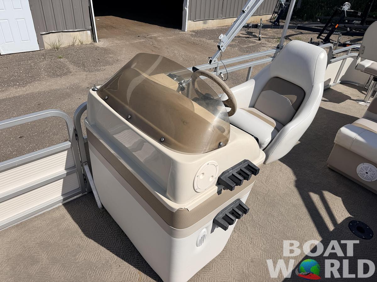 Used 2002 Northwoods 2223 Escapade & 40HP Mercury Bigfoot 4Stroke -$13,995