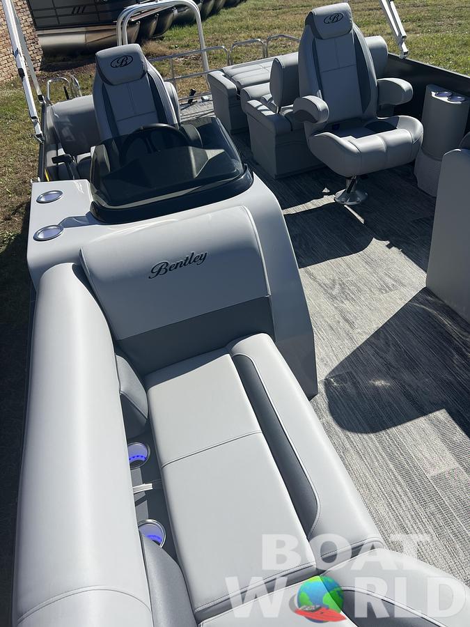 2026 Bentley Pontoons Legacy 220 QSB Swingback