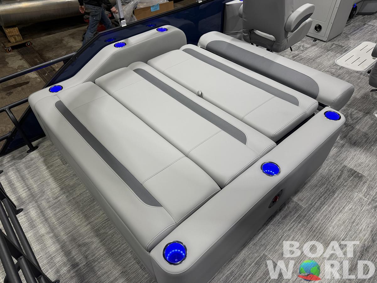 2026 Bentley Pontoons Legacy 223 Swingback Tritoon 