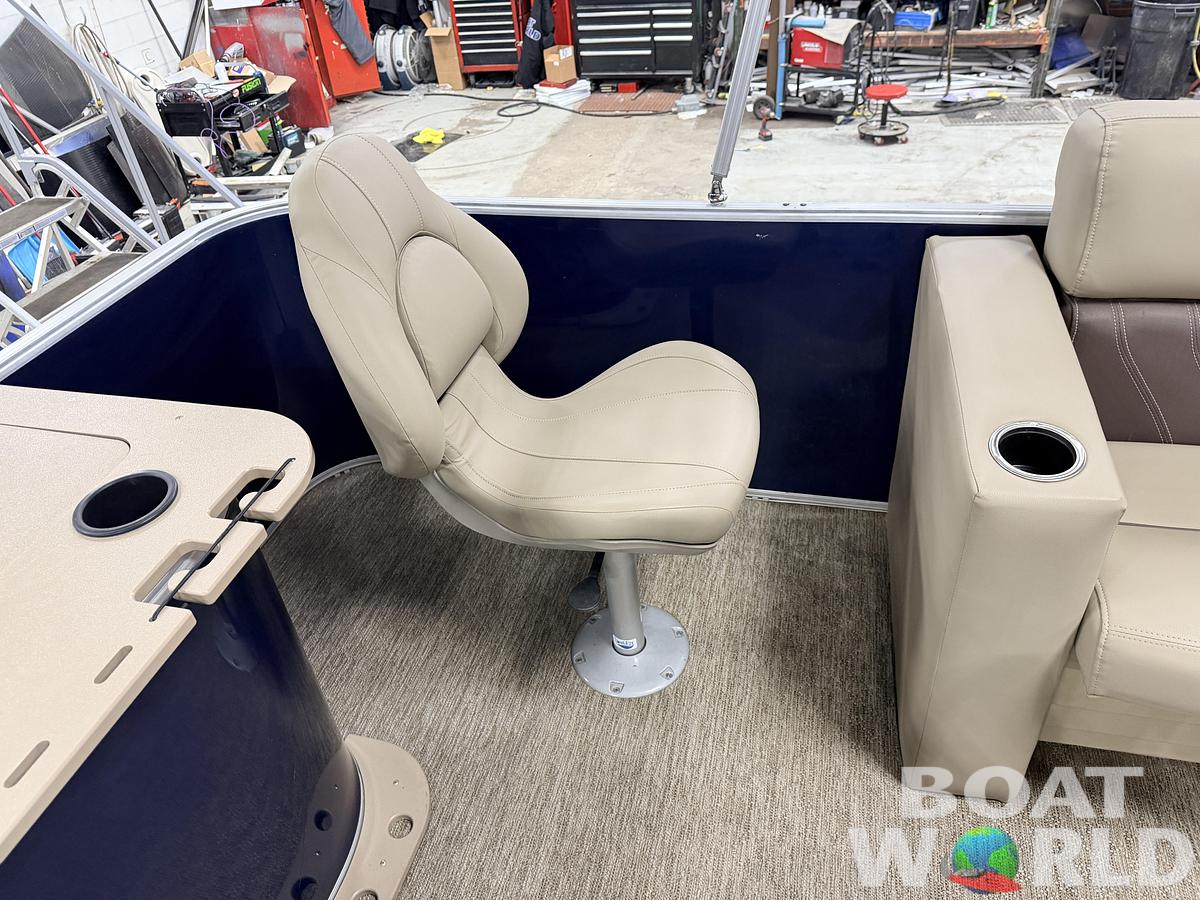 Used 2022 Sylvan  Mirage 820 Fish & Cruise