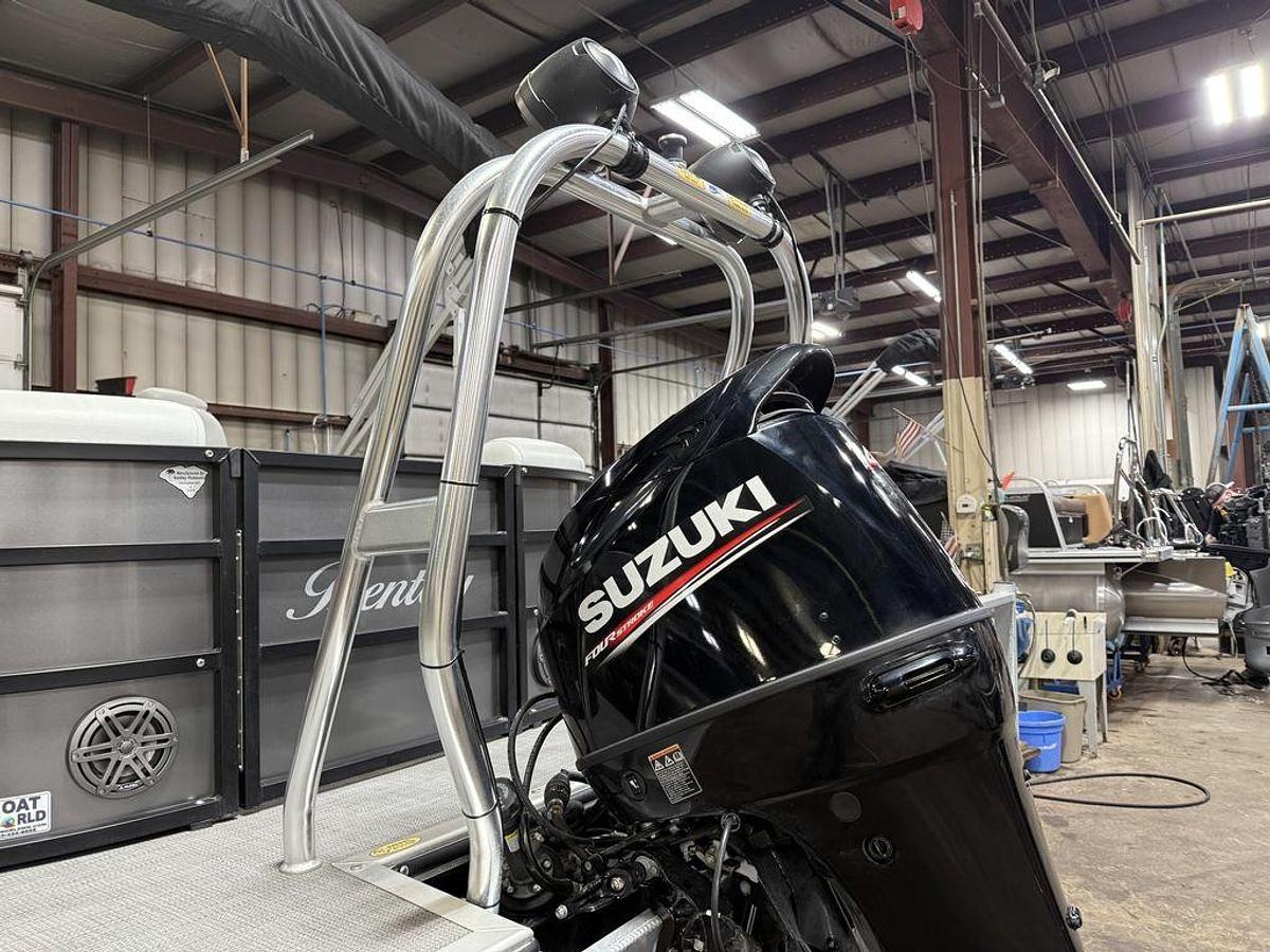 Used 2020 Bentley Pontoons Legacy 223 Navigator Quad Lounge Tritoon & Suzuki 140HP 4-Stroke EFI