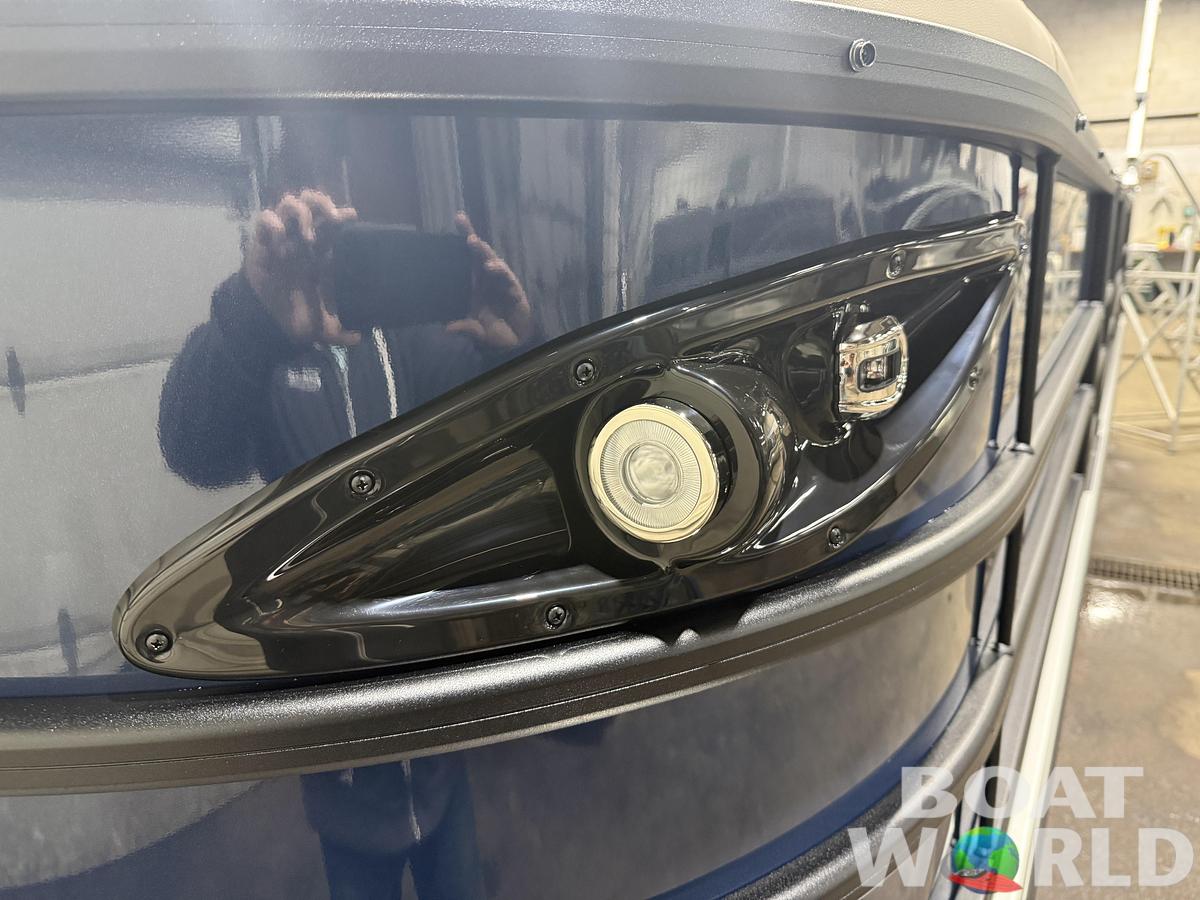 2026 Bentley Pontoons Legacy 220 QSB Swingback 