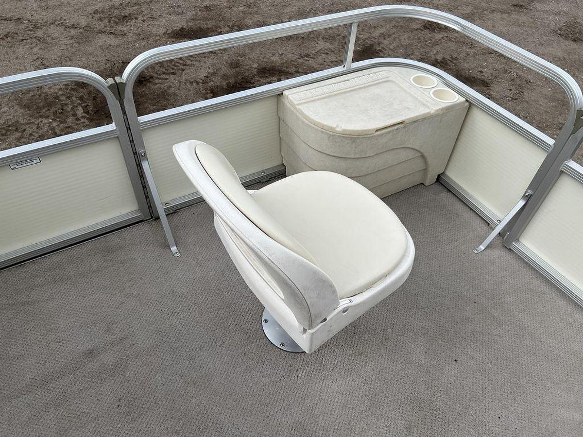 Used 2005 Bennington Sedona F21 Pontoon