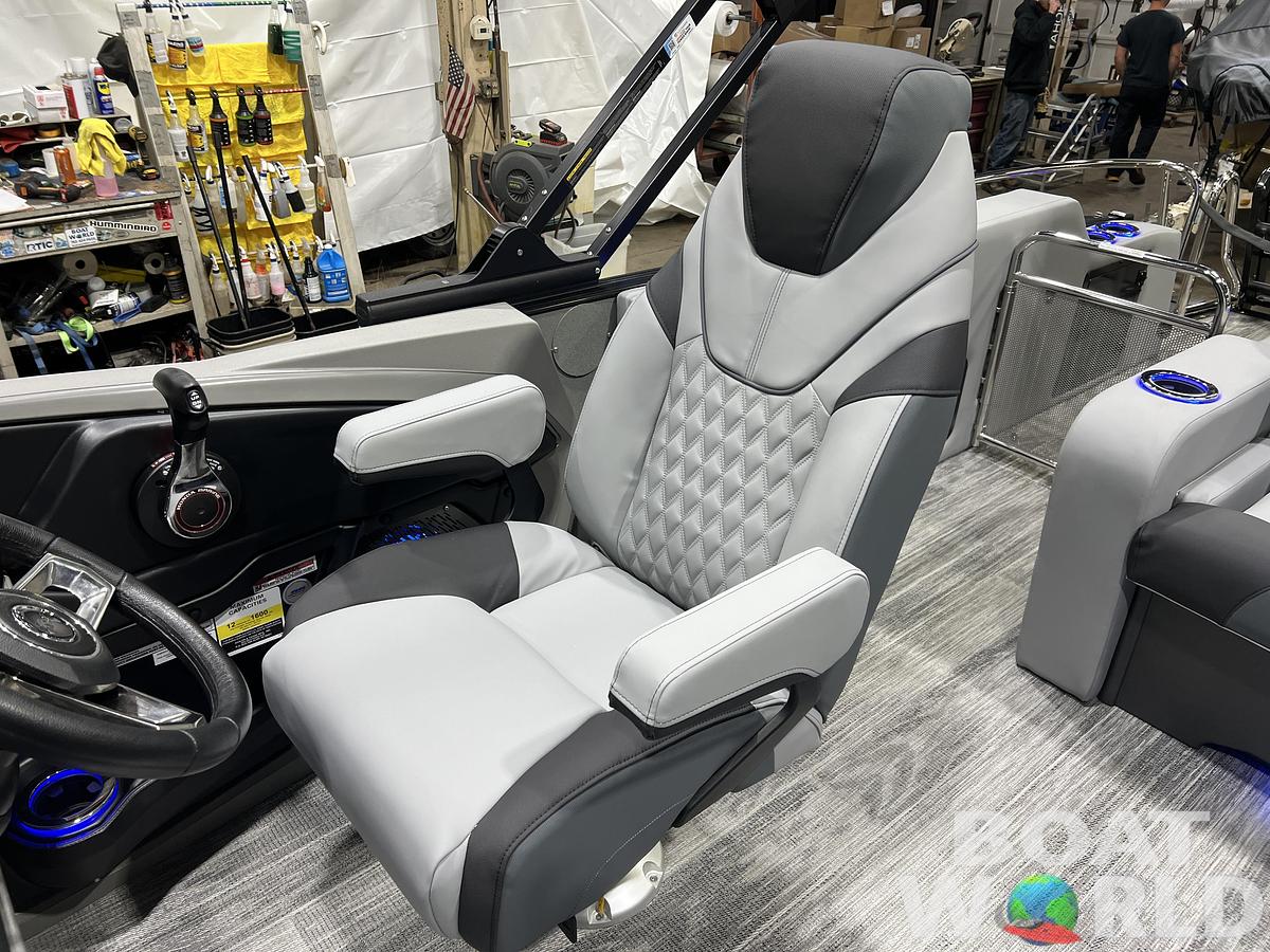 2026 Tahoe Pontoons Cascade 2385 Swingback (VRB) Tritoon