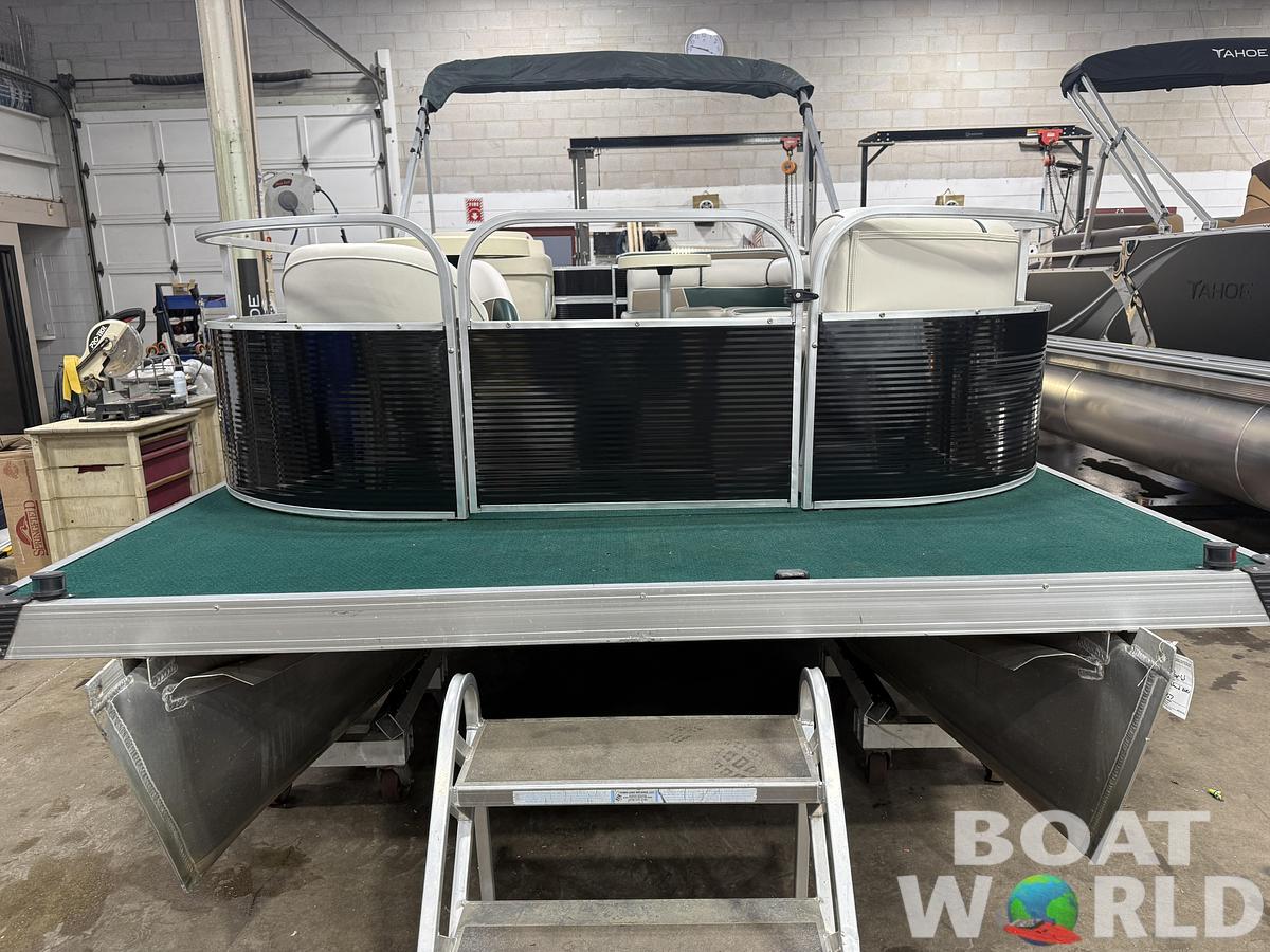 Used 2005 Leisure Island 2021 & 40HP