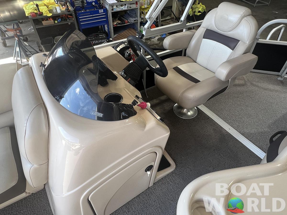 Used 2016 Sun Tracker Party Barge 22 DLX XP3 Tritoon & 150HP Mercury 4Stroke