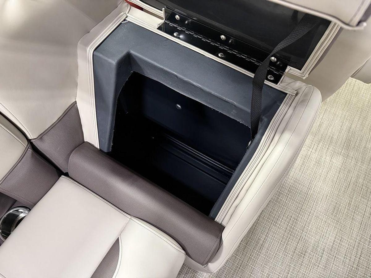 2025 Bentley Pontoons Legacy 200 Navigator Quad Lounge & Honda 4-Stroke EFI