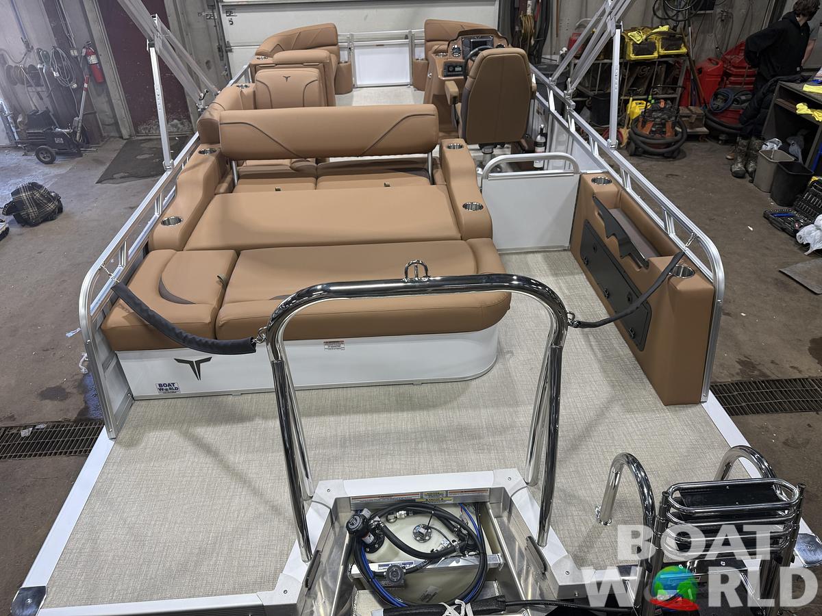 2026 Tahoe Sport VRB 2385 Swingback & 4-Stroke $34995