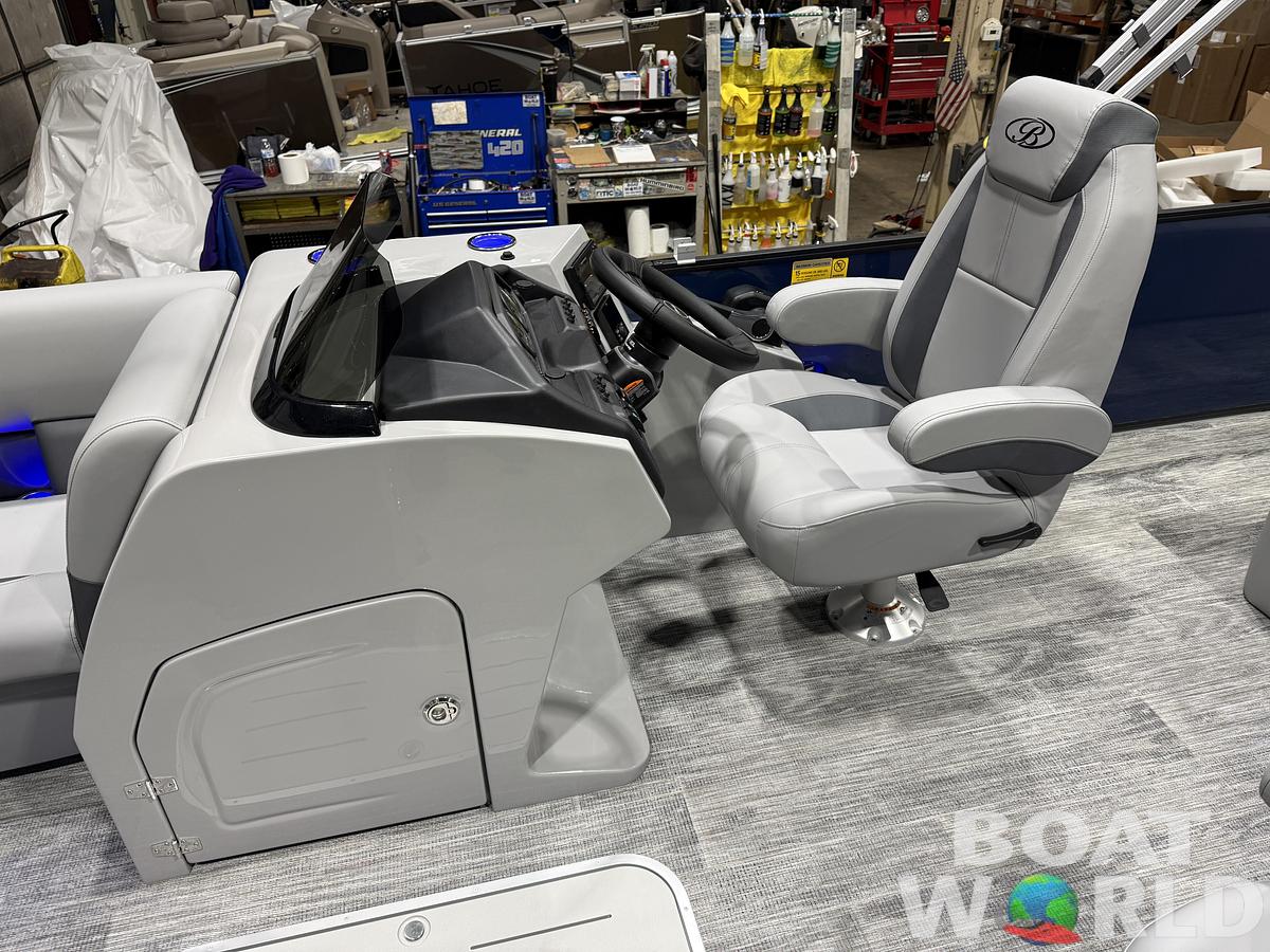 2026 Bentley Pontoons Legacy 223 Swingback Tritoon 