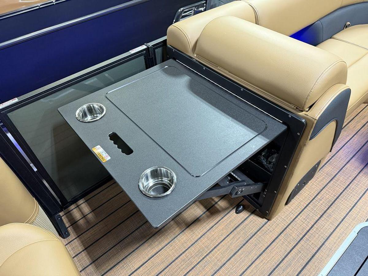 2025 Bentley Pontoons Elite 223 Swingback Tritoon & Honda 4-Stroke EFI