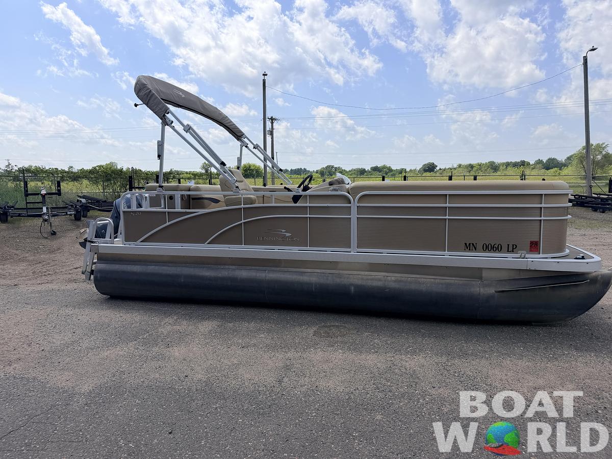 Used 2017 Bennington 208 SL & 50HP Yamaha 4Stroke -$24,995