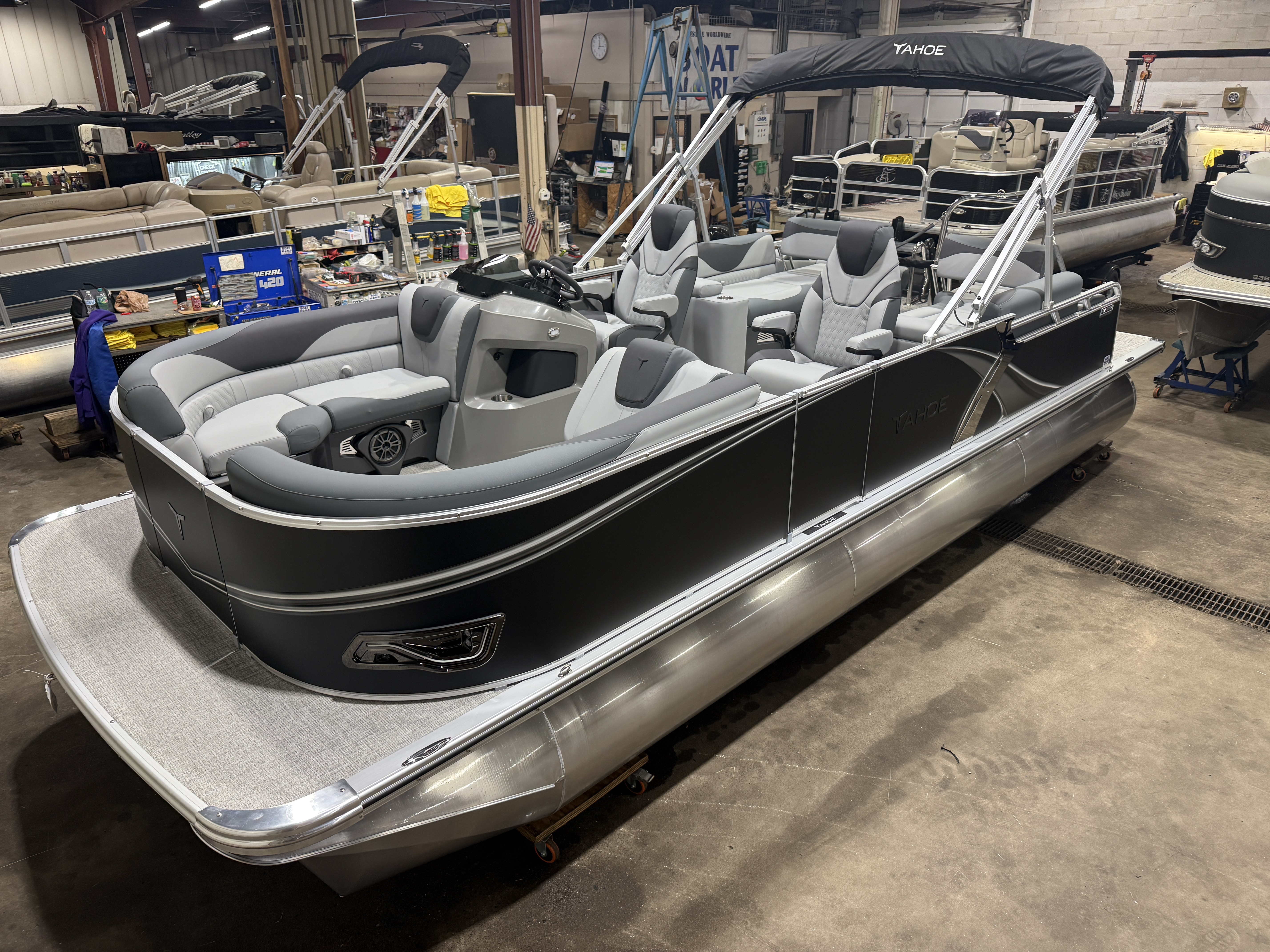 2026 Tahoe Pontoons LTZ 2385 Quad Lounge Shift SS 