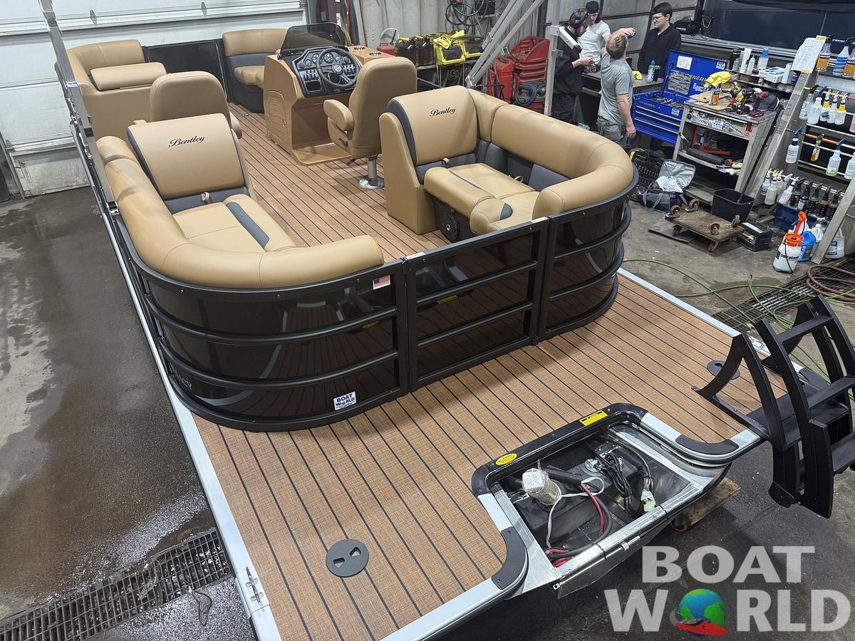 2026 Bentley Legacy 220 Navigator Quad Lounge Pontoon $36995