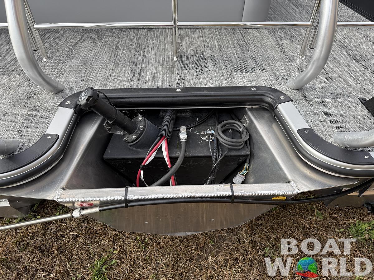 2026 Bentley Pontoons Legacy 200 Swingback Pontoon