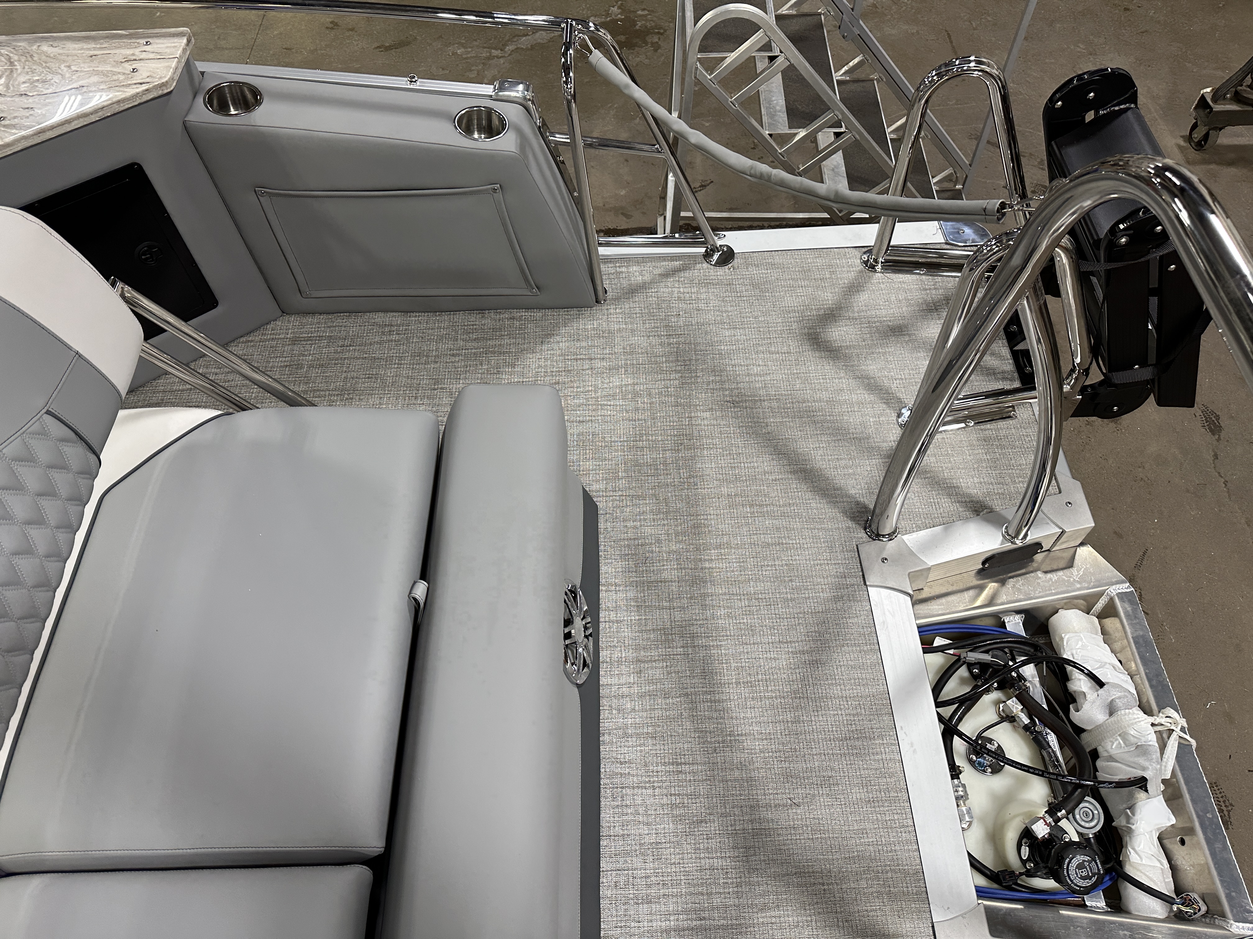 2025 Tahoe Pontoons Cascade 2385 Cruise Rear Bench (CRB) & Honda 4-Stroke EFI