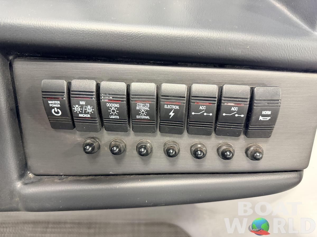 Used 2024 Bentley Legacy 223 150HP Navigator Tritoon - $47995