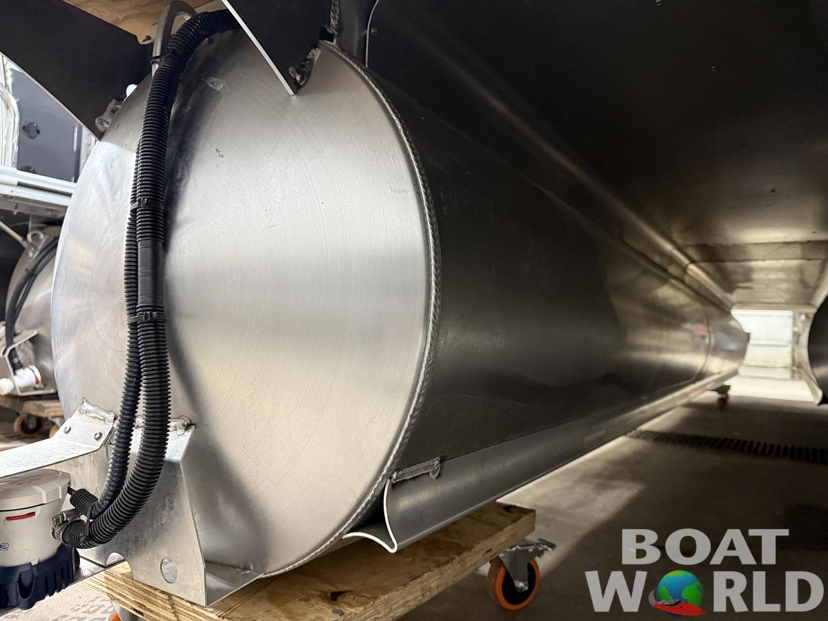 2025 Bentley Pontoons Legacy 223 Swingback Tritoon & Honda 4-Stroke EFI