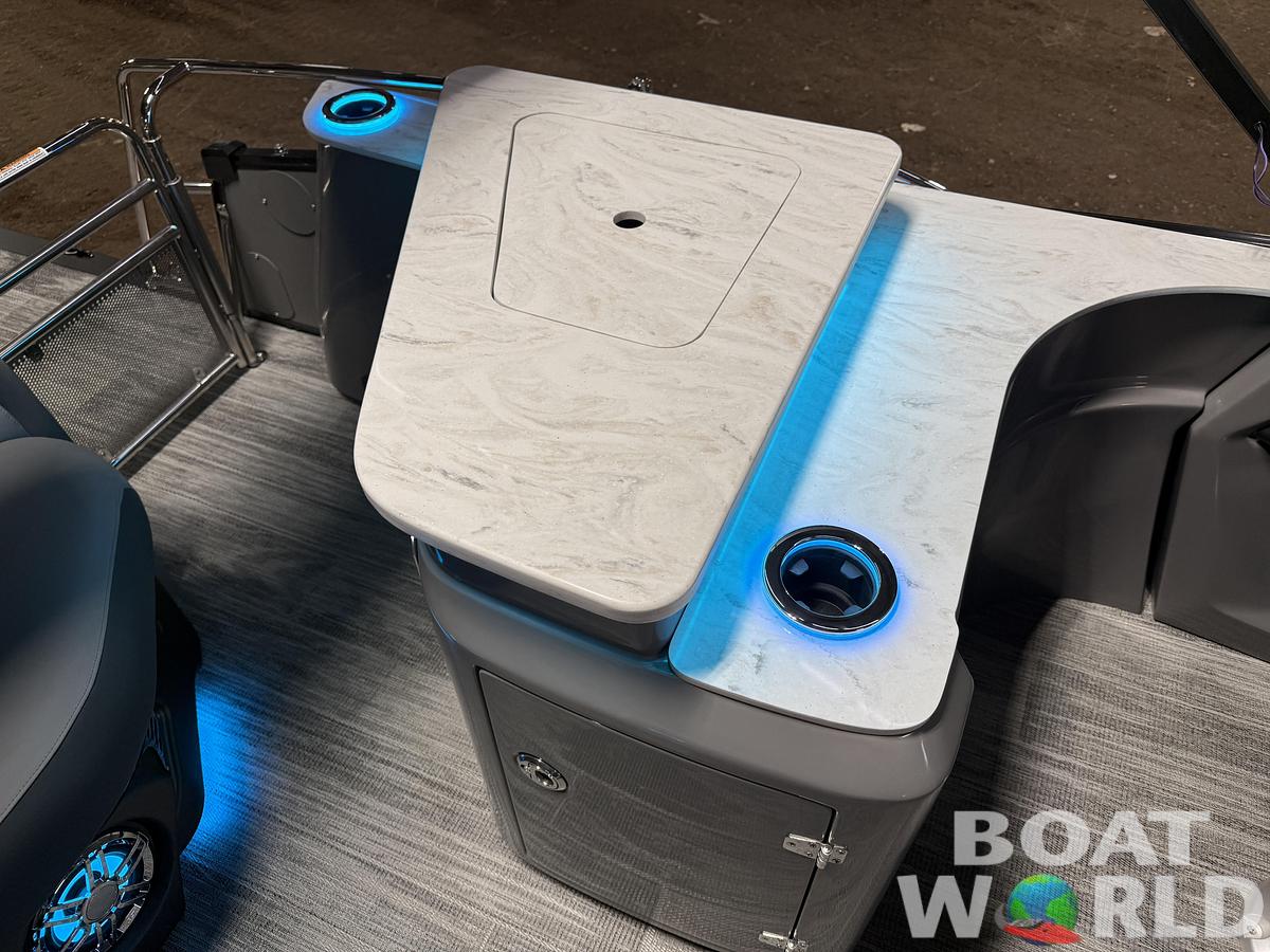 2026 Tahoe Pontoons Cascade 2385 Elite Windshield Tritoon