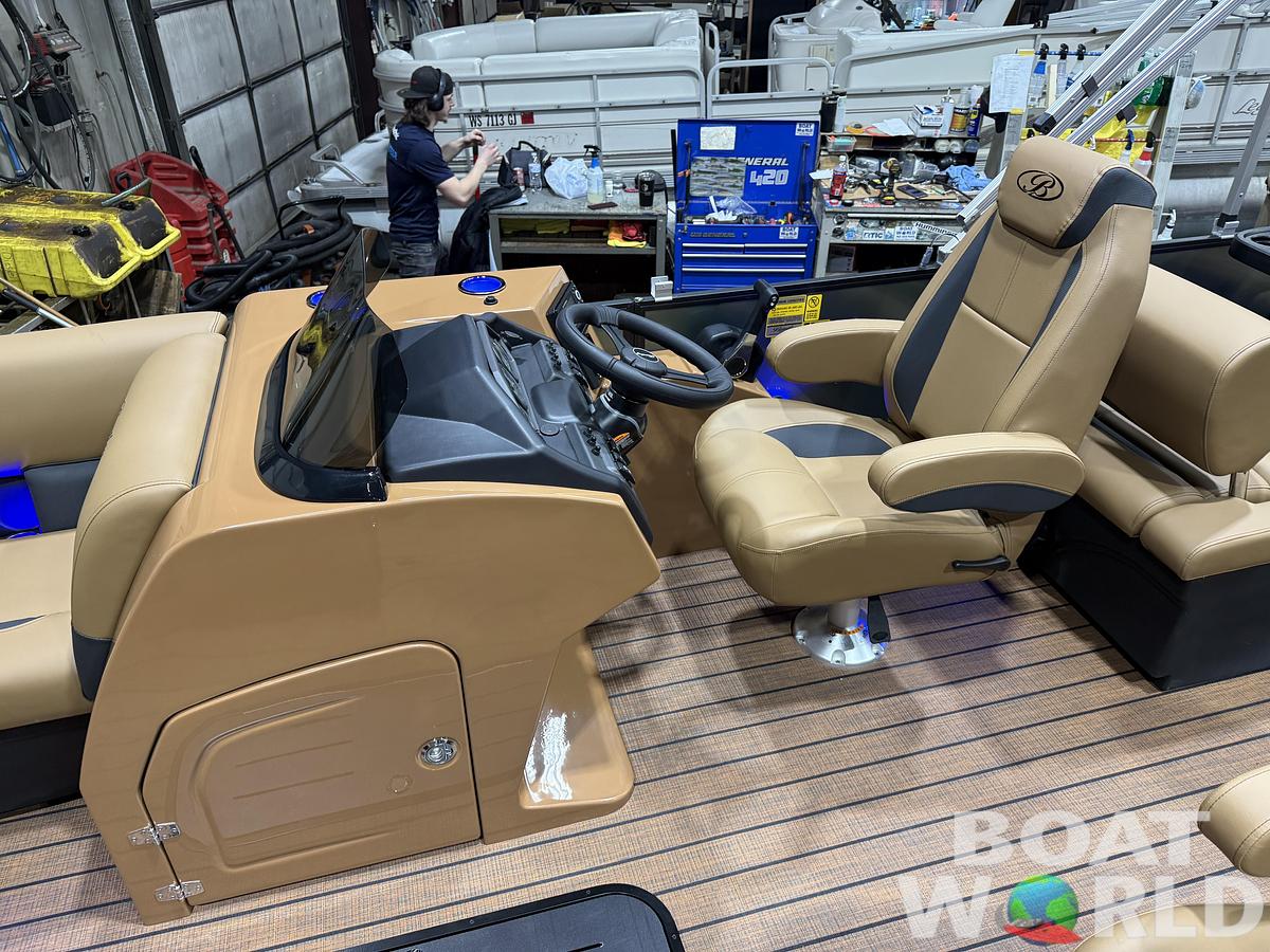 2026 Bentley Pontoons Legacy 223 QSB Swingback Tritoon 