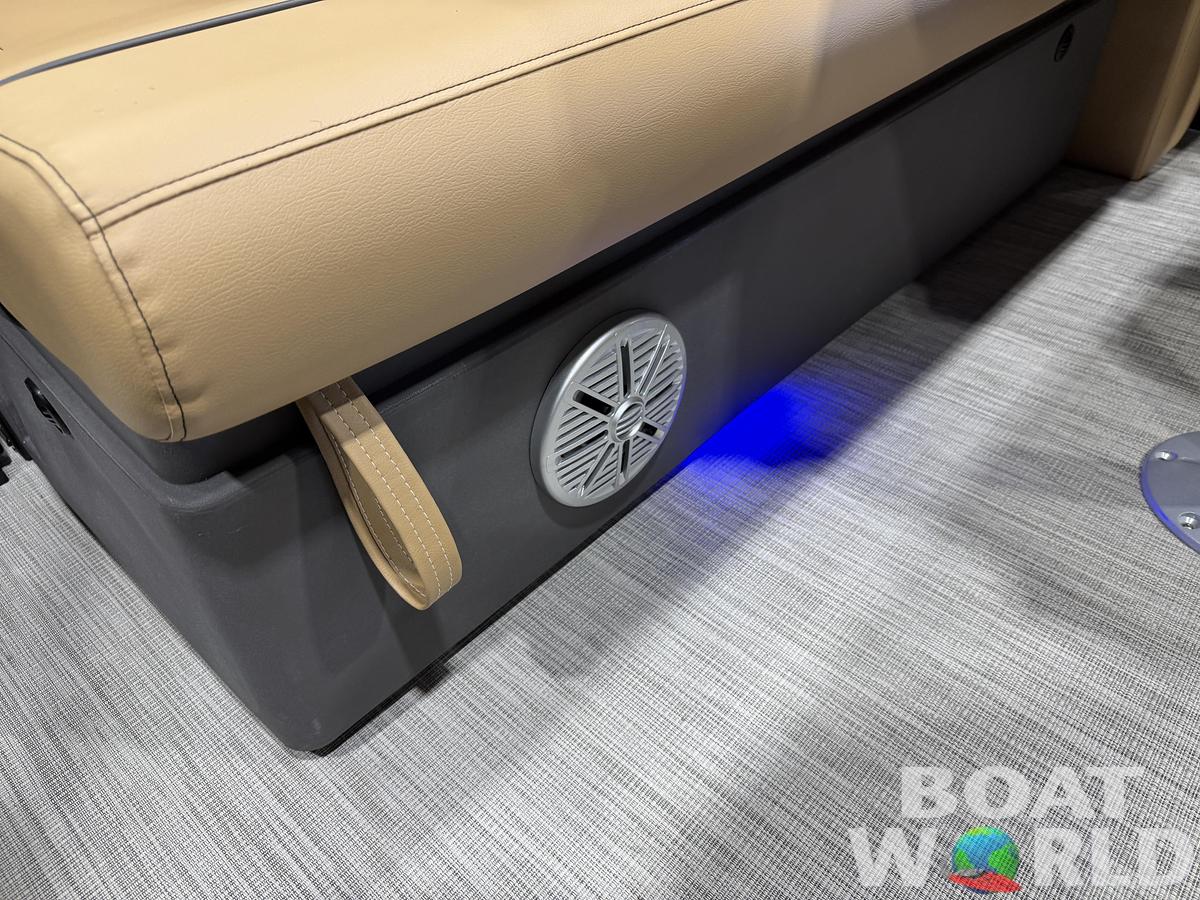 2027 Princecraft Vectra 23 RL Dinette Swingback $36,995