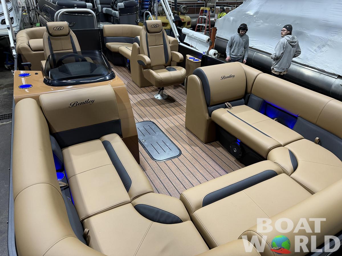 2026 Bentley Legacy 300HP Navigator Quad Lounge Tritoon $67995