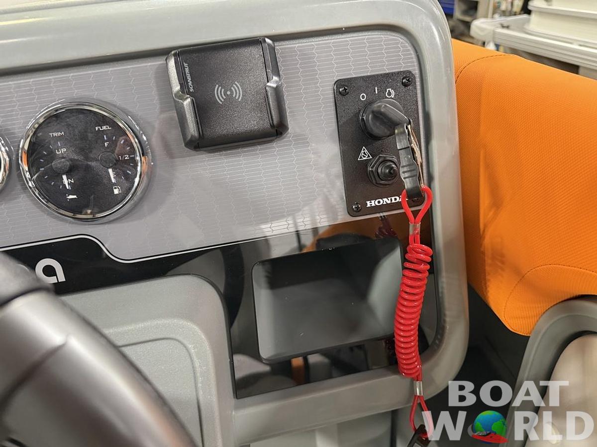 2025 Tahoe Pontoons Aura 2185 Quad Lounge & 90HP 4-Stroke EFI