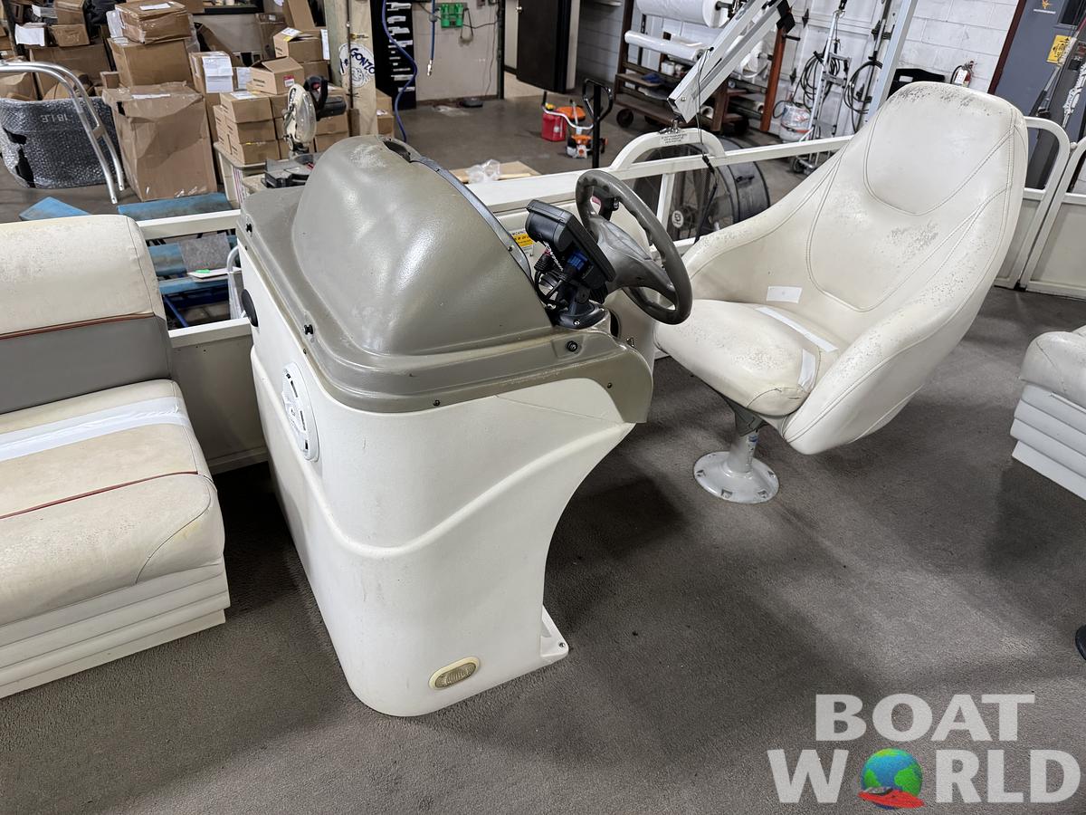 Used 2006 Crestliner  2085 Sport Classic Pontoon