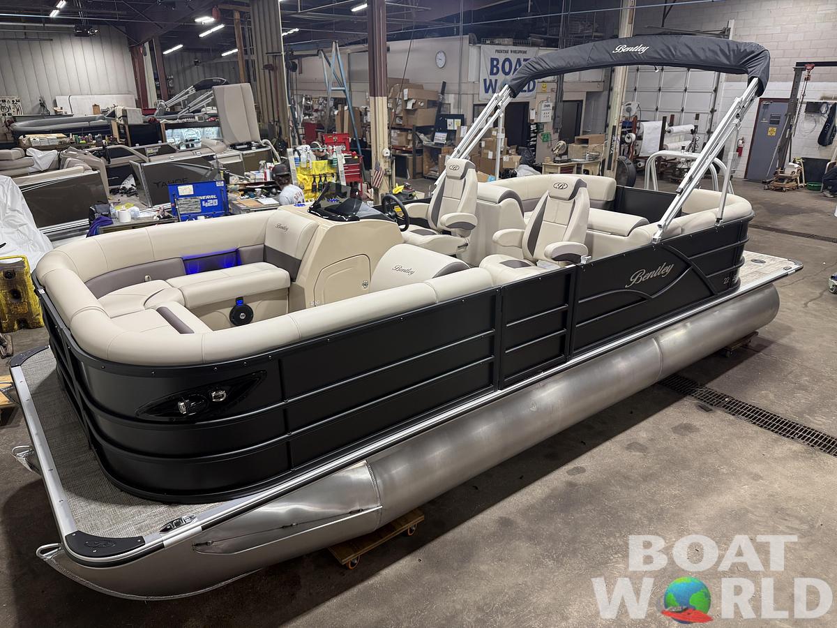 2026 Bentley Pontoons Legacy 223 Navigator Quad Lounge Tritoon