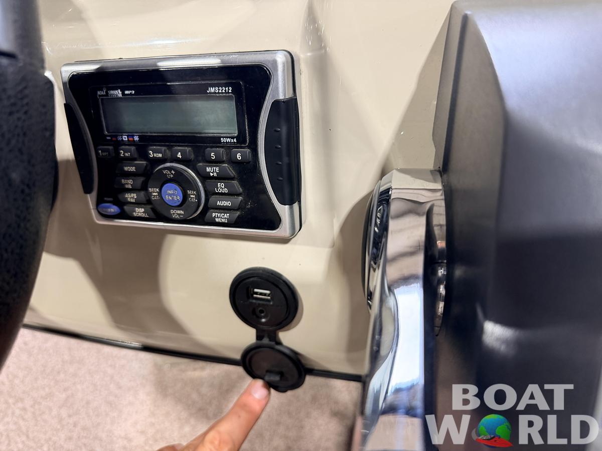 Used 2016 Weeres 220 Cadet Cruise & 90HP Evinrude ETec -17,995