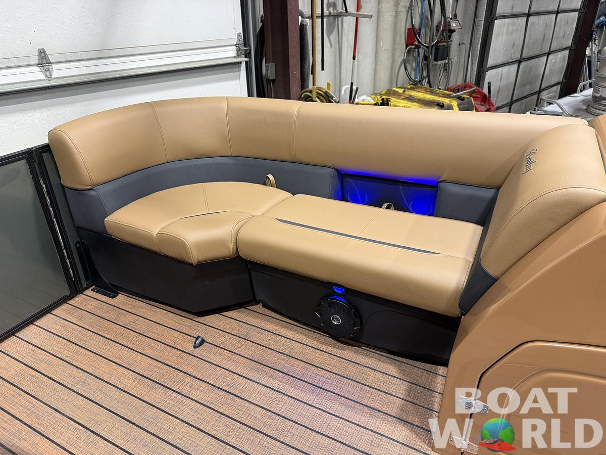 2026 Bentley Pontoons Legacy 223 QSB Swingback Tritoon 